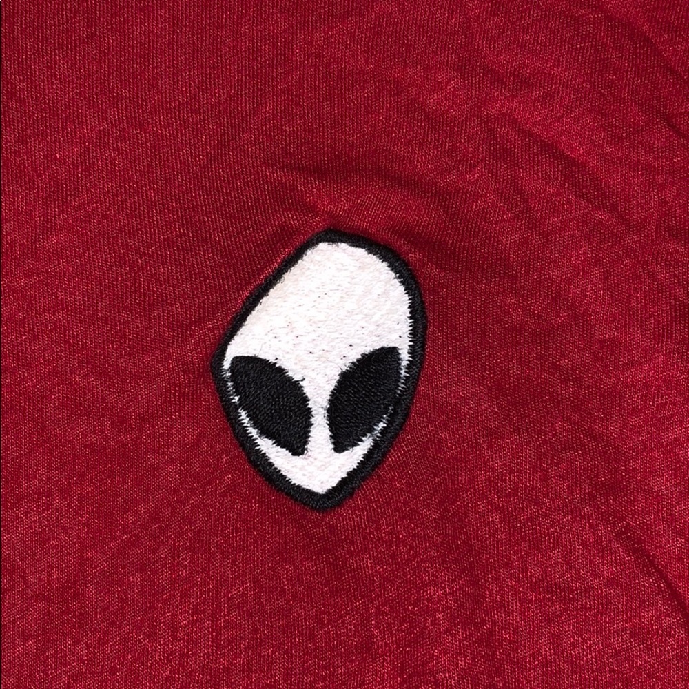 Red t-shirt with alien patch - Picture 2 of 4